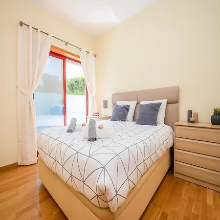 Villa In Albufeira With Pool Near Marina アルブフェイラ