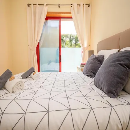 Villa In Albufeira With Pool Near Marina ヴィラ アルブフェイラ