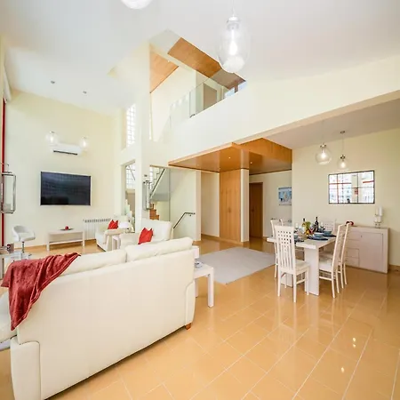 Superb Villa, Private Pool *